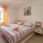 Apartment Navis Sea View With Pool
