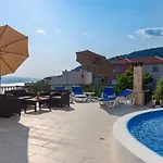 Navis Sea View With Pool Apartment Makarska