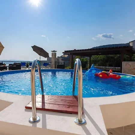 Apartman Navis Sea View With Pool Makarska