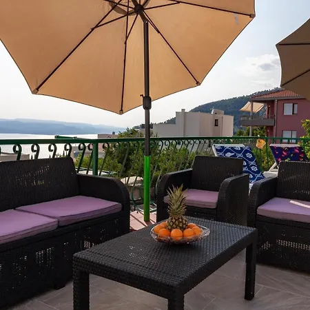 Navis Sea View With Pool Apartman