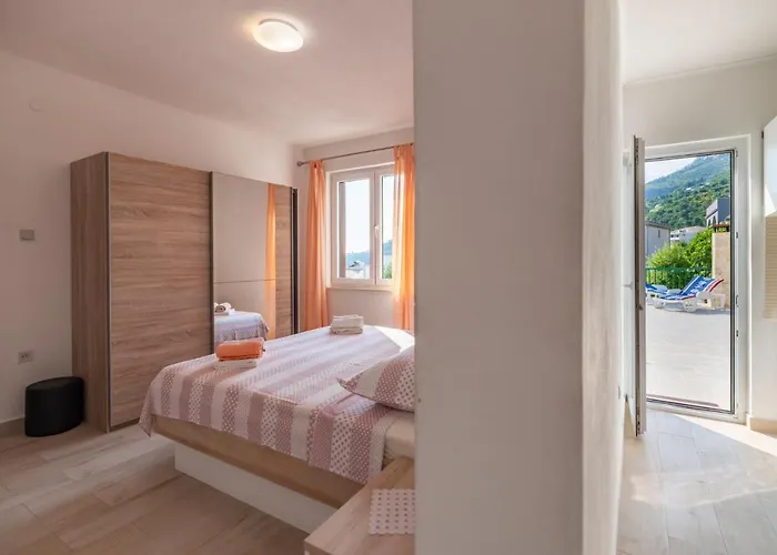 Navis Sea View With Pool Апартаменти *