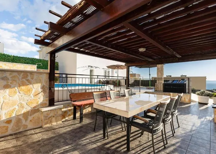 Navis Sea View With Pool