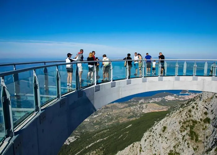 Navis Sea View With Pool Апартаменти Макарська