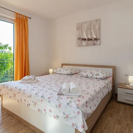 Navis Sea View With Pool Apartment *