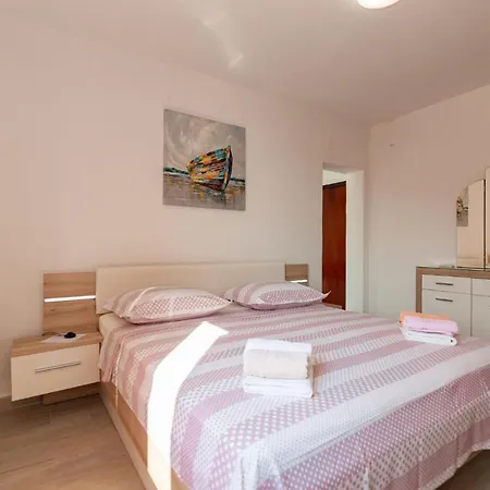 Apartment Navis Sea View With Pool