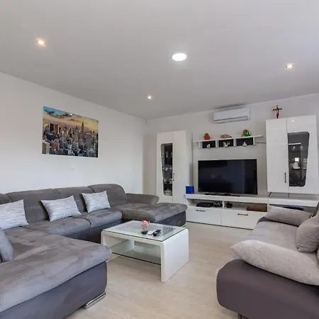 Navis Sea View With Pool Appartamento