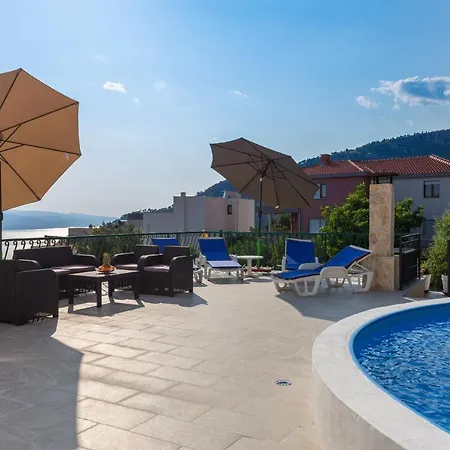 Navis Sea View With Pool شقة ماكارسكا