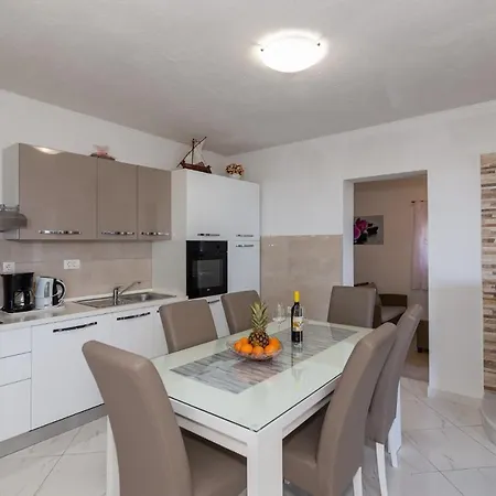 Navis Sea View With Pool アパート マカルスカ