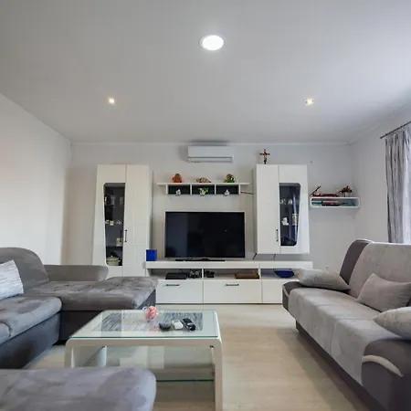 Navis Sea View With Pool アパート *