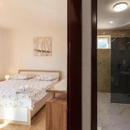 Navis Sea View With Pool Appartamento Makarska