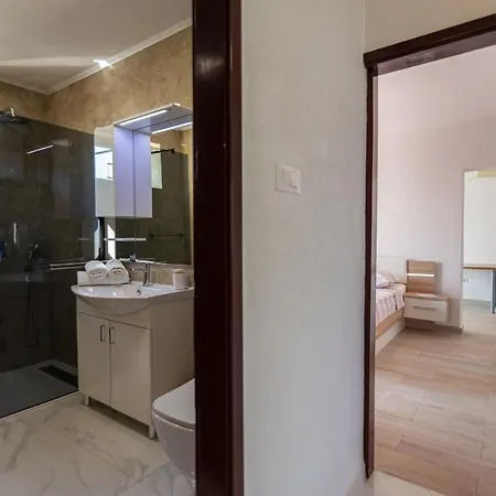 Navis Sea View With Pool شقة