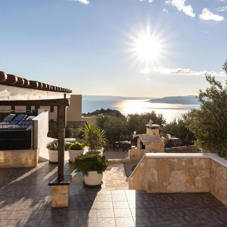 Navis Sea View With Pool Makarska