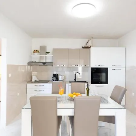 Navis Sea View With Pool Apartment Makarska