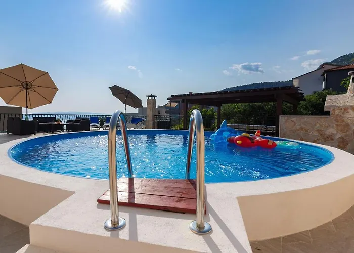Apartment Navis Sea View With Pool Makarska