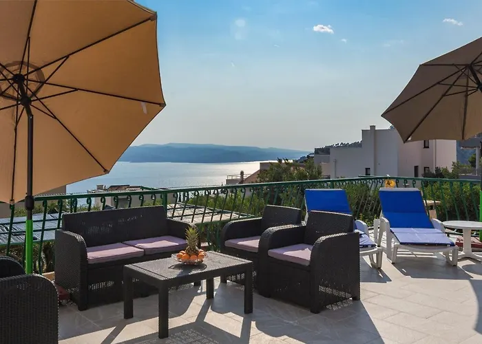 Navis Sea View With Pool Apartman *