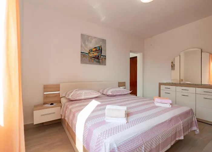 Apartment Navis Sea View With Pool