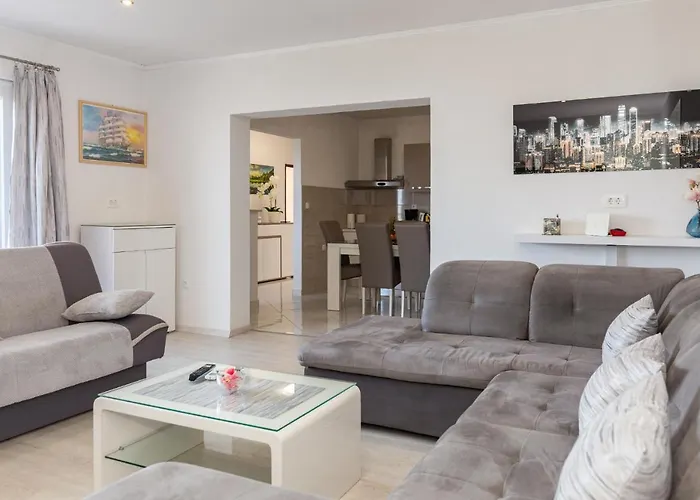 Navis Sea View With Pool