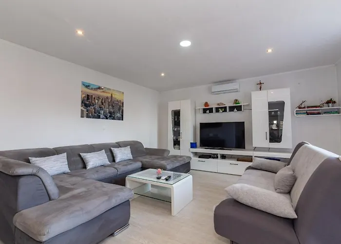 Navis Sea View With Pool Apartman