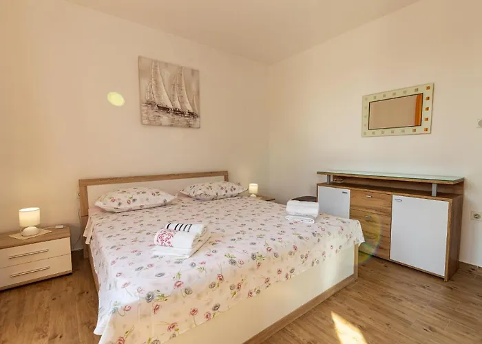 Navis Sea View With Pool * Makarska