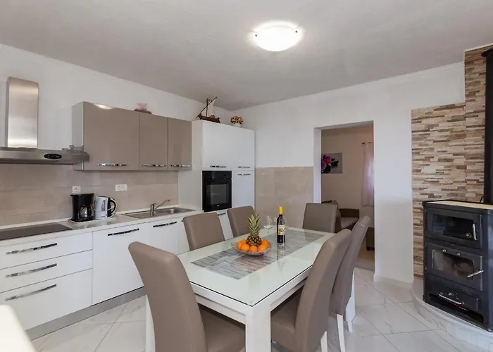 Navis Sea View With Pool Apartment Makarska