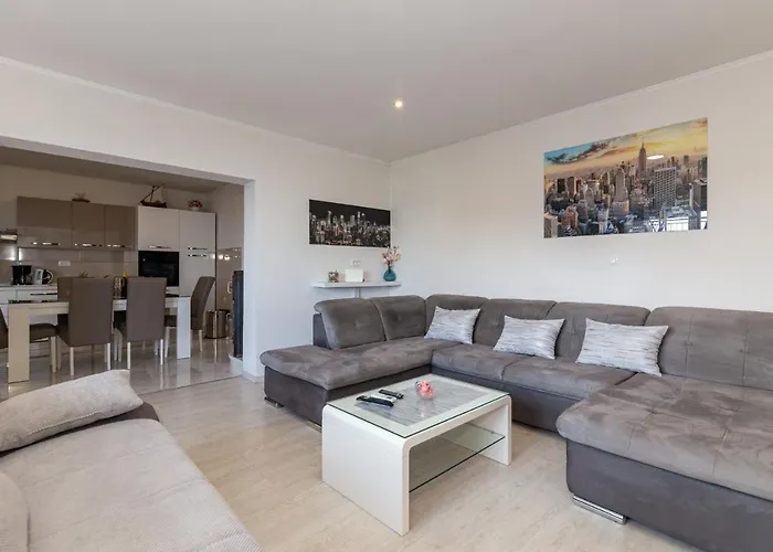 Navis Sea View With Pool * Makarska