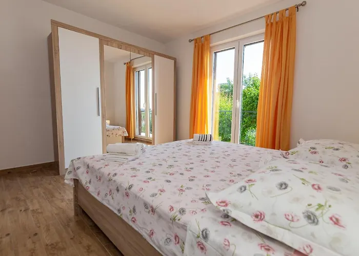 Navis Sea View With Pool *