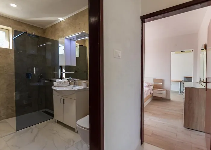 Navis Sea View With Pool Apartment