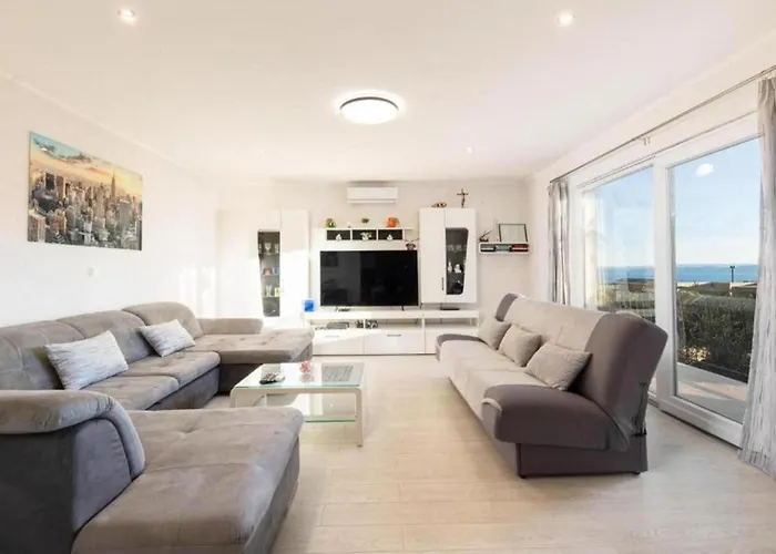 Navis Sea View With Pool Makarska