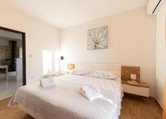 Apartment Navis Sea View With Pool *