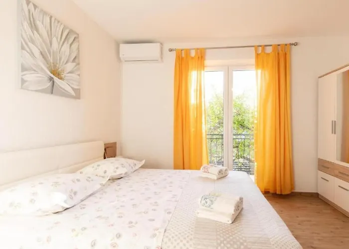 Navis Sea View With Pool דירה