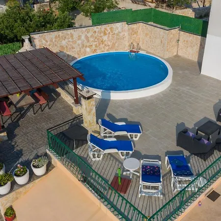 Navis Sea View With Pool