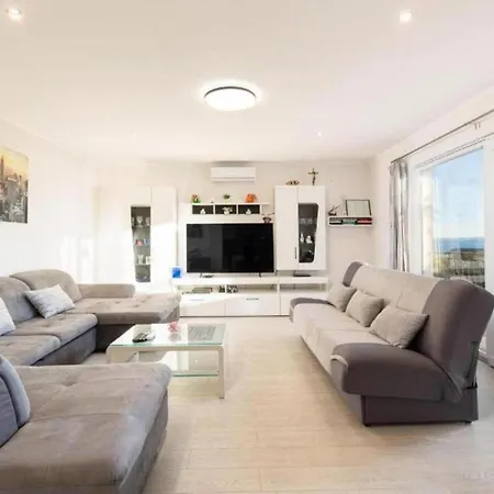 Navis Sea View With Pool Makarska